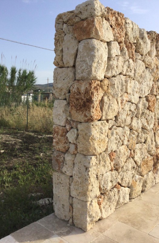 Parement pierre Rouge Authentique à Nice dans les Alpes Maritimes 