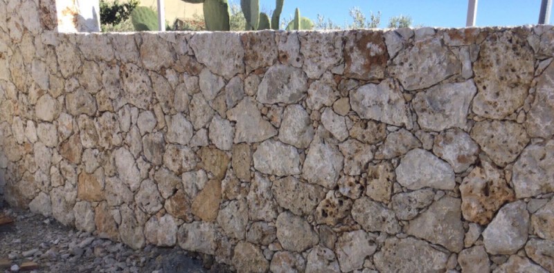 Parement pierre Rouge Authentique à Nice dans les Alpes Maritimes 