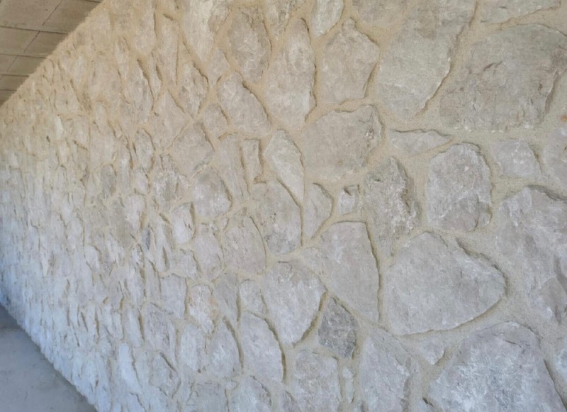 Parement pierre Beige Azur pour mur dans les Alpes Maritimes 